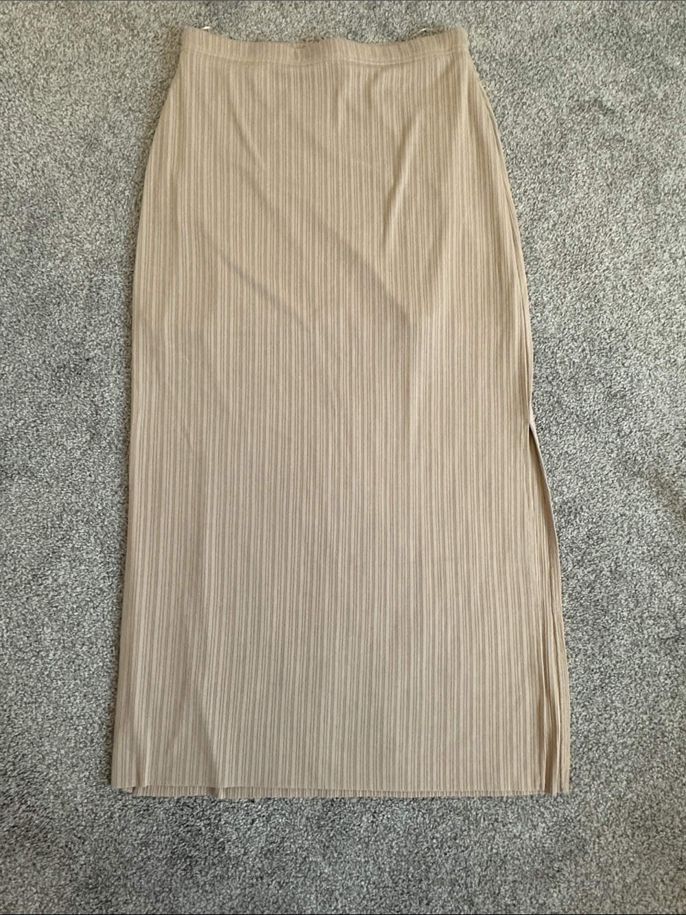 Mod Ref Neutral Ribbed Midi Skirt with Side Slit